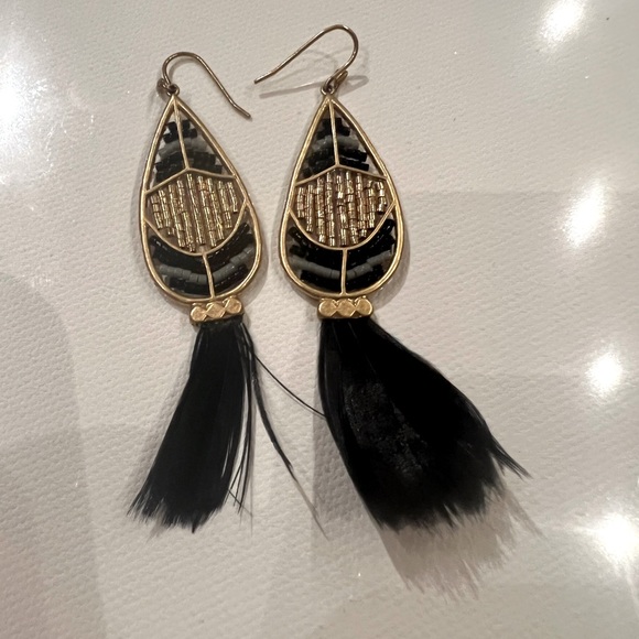Beautiful feather and beaded earrings - Picture 1 of 1